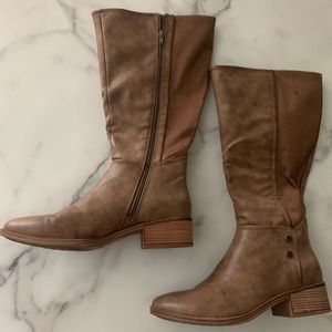 Baretrap brown boots barely worn 9.5